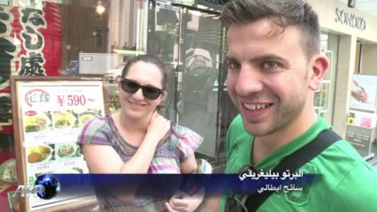 الاطعمة البلاستيكية المعروضة في واجهة المطاعم تجذب الزبائن