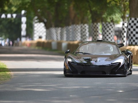 Jenson Button au volant de la McLaren P1 à Goodwood