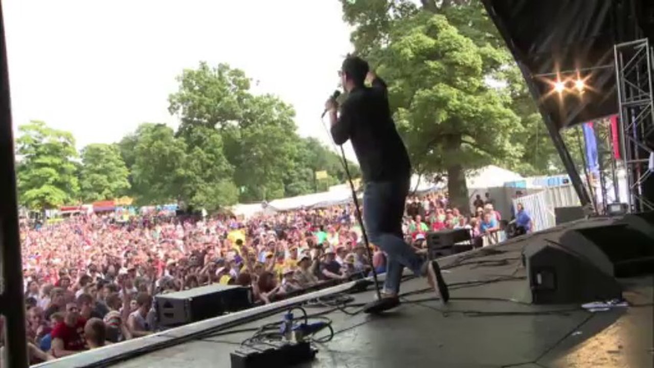 The Twang - Cloudy Room// Live at Kendal Calling 2013