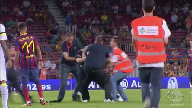 Fan Tries To Attack Neymar! Barcelona vs Santos 02/08/2013