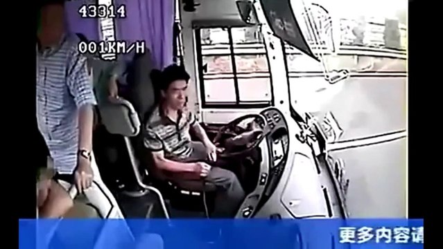 Horrible Bus accident in China - 5 dead and many injured.