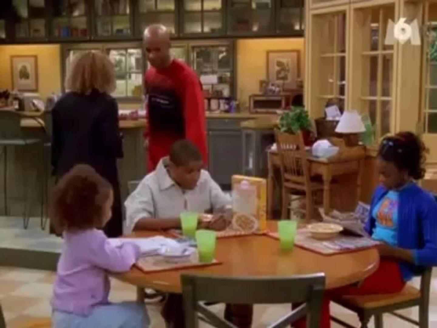 Ma Famille D Abord Saison 1 Episode 11 Michael Se Fait Des Cheveux Video Dailymotion