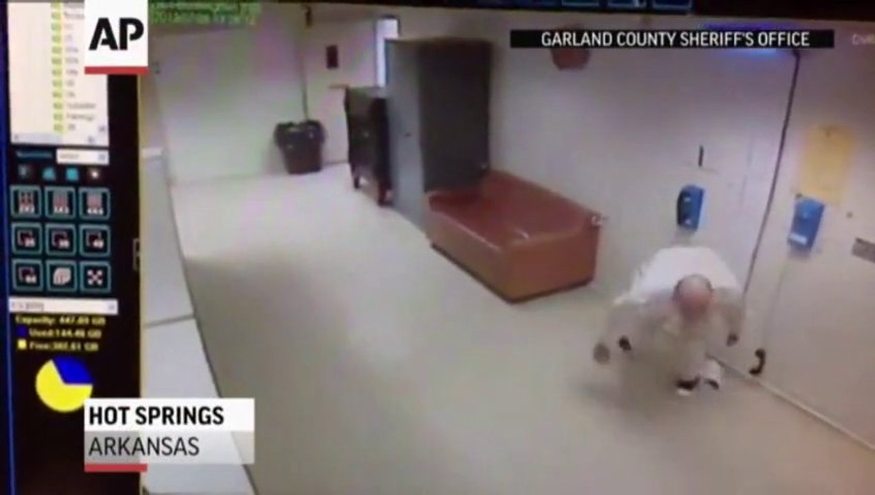The quick escape of Derrick Estell from Arkansas State Prison... Still running!!