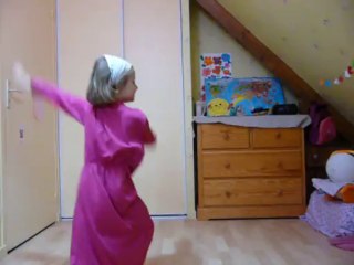 Marie danse à l'africaine