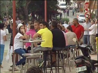 Τραπεζάκια έξω και βόλτες πλέον στην Ζηνοπούλου...