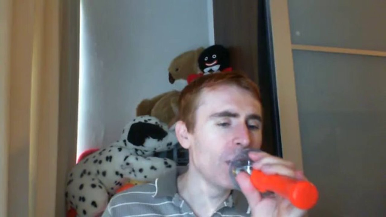 Wiwi égratigne "pretty little angel eyes" de Showaddywaddy