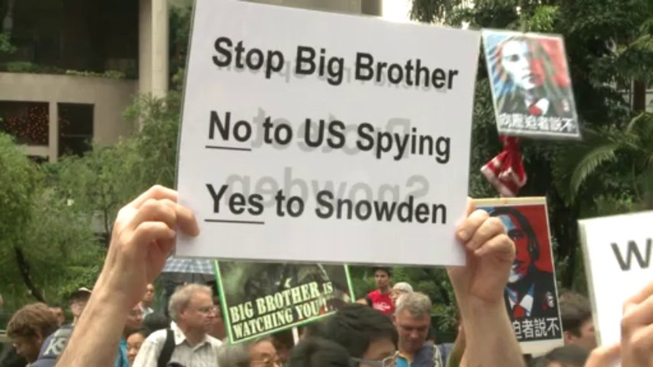 US-Enthüller Snowden verlässt Flughafen - Asyl in Russland