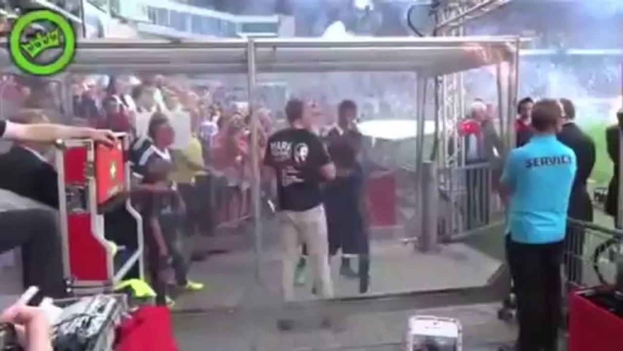 Ribéry exige un enfant à sa taille pour entrer sur le terrain
