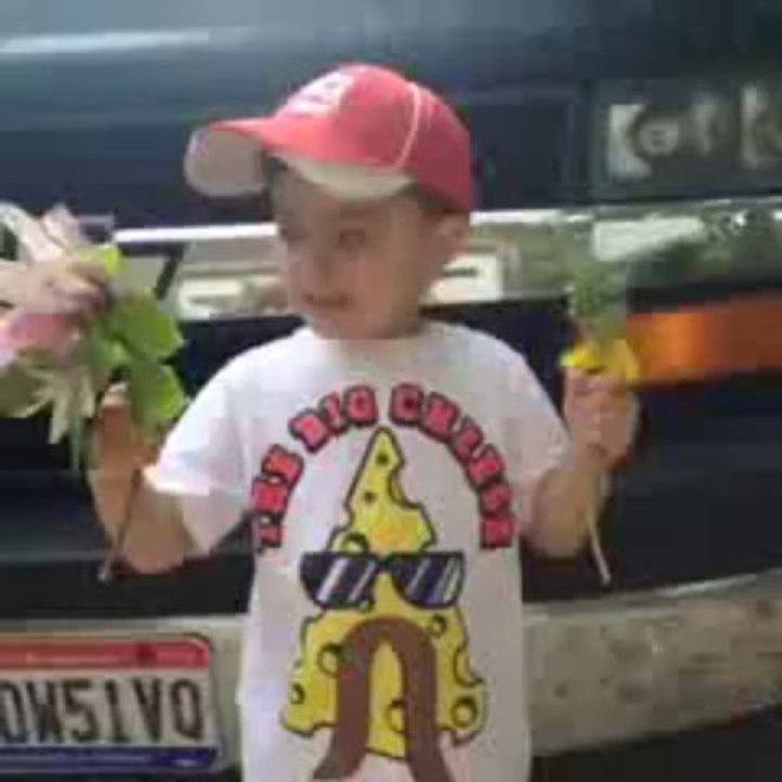 How To Get A Girlfriend...?? Bitches love flowers ahaha Great child!