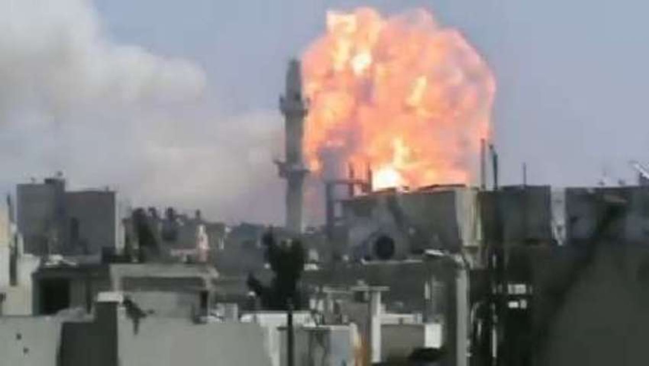 Une énorme explosion fait des dizaines de morts à Homs