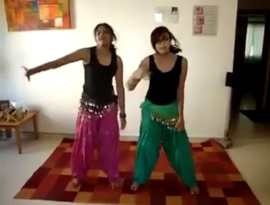 Indian Girls Dance - Two Desi Dancing Girls