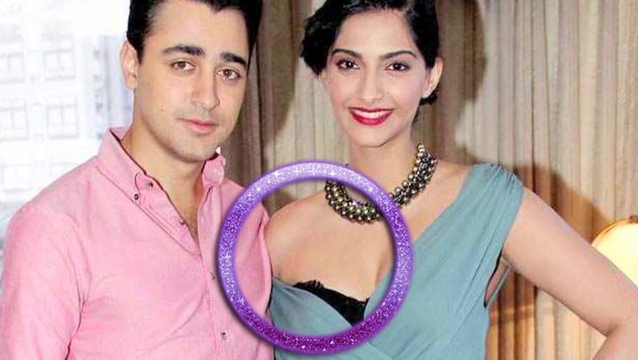 Oops ! Sonam Kapoor Wardrobe Malfunction !
