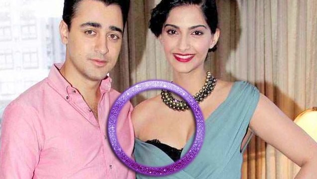 Oops ! Sonam Kapoor Wardrobe Malfunction !