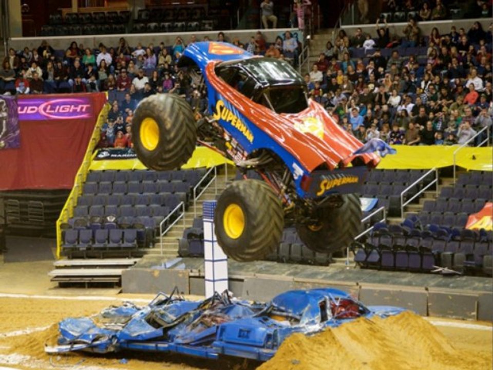 Amazing Monster Truck racing Sports