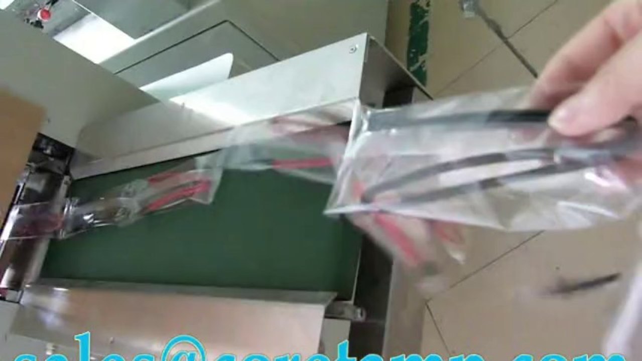 Data line wrapping machine, flow pack machine,