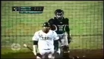 Venezolano José Castillo se cayó a golpes al recibir un pelotazo en la Liga Mexicana de Béisbol