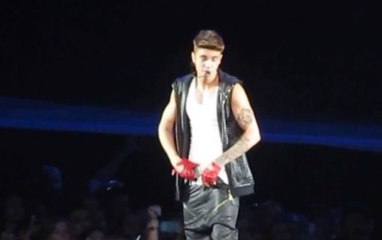 Justin Bieber : il met le portable d'une fan dans son slip !