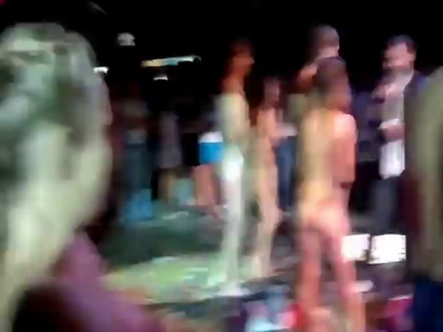 оргия в нощен клуб