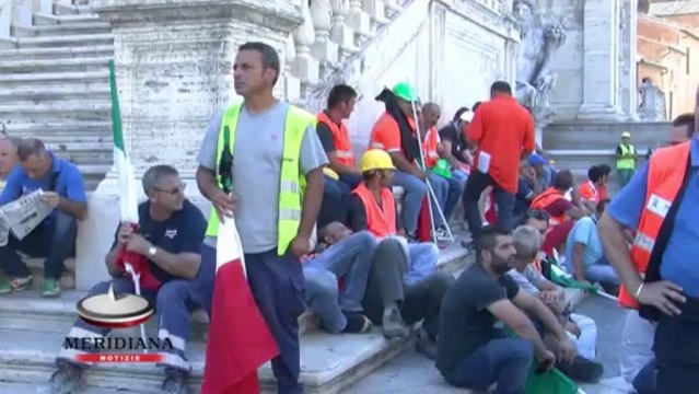Lavoratori Metro C bloccano via dei Fori Imperiali. Il Campidoglio chiede proroga al 30 settembre