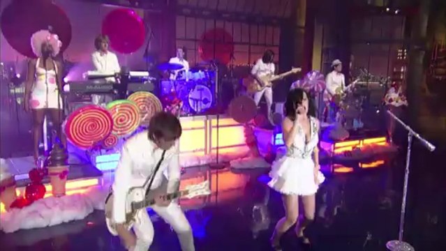 Katy Perry - Waking Up In Vegas (Live on Letterman)