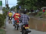 Una laguna que se forma en la avenida de los estudiantes cada vez que llueve, viene siendo un problema para los conductores de vehículos y transeúntes desde hace muchos años-