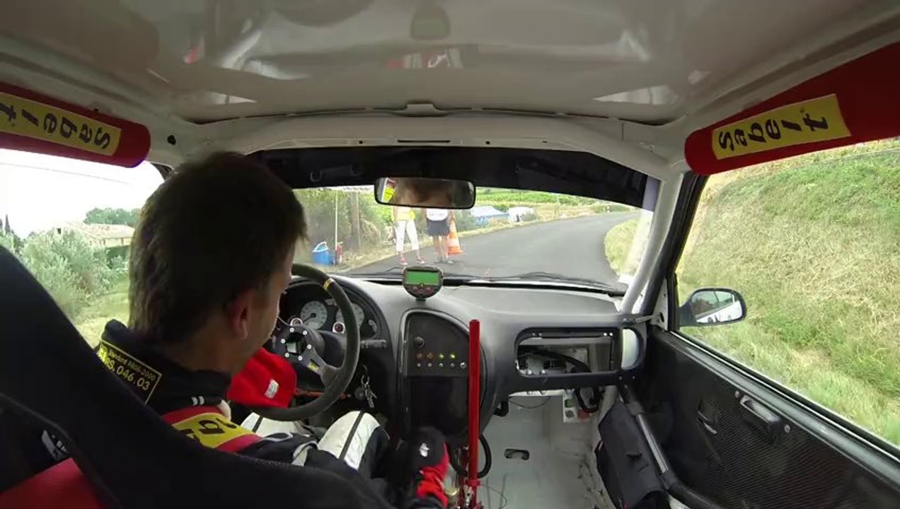 1ère monte de course en Saxo F2000/2 Blanc et rouge Numéro 30 Slalom des vignerons 2013 à Buisson