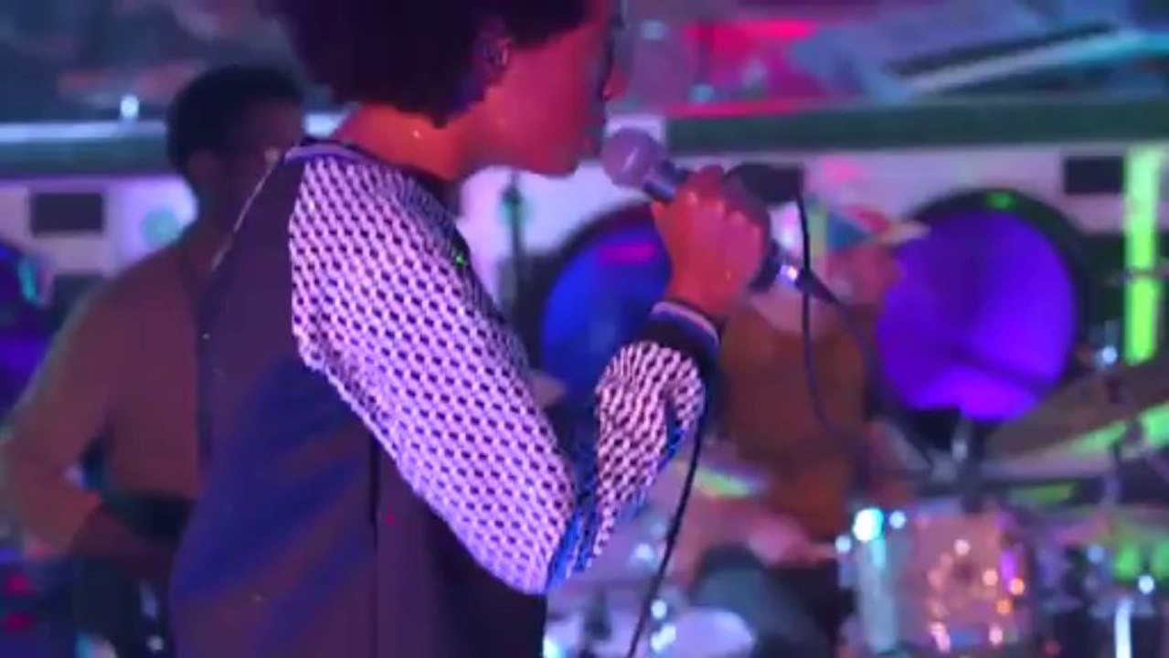 Solange - Bad Girls @ vitaminwater & The FADER