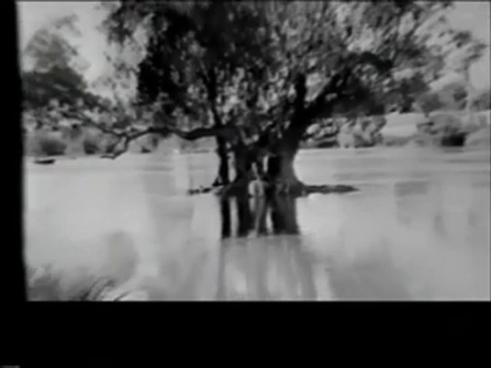 VERY POPULAR OLD INDIAN BOLLYWOOD MOVIE SONG (B _ W) ( FILM BHAROSA )