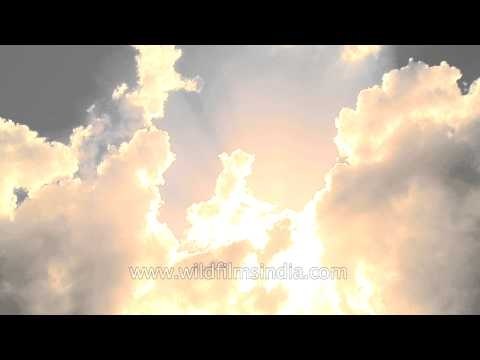 White clouds crossing over the United States - Time Lapse