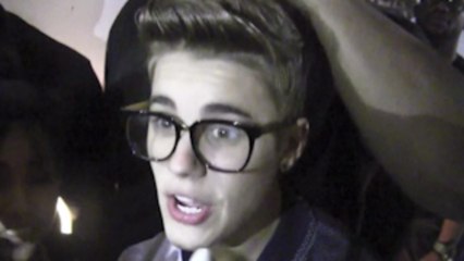 Justin Bieber's Fans Fight to Get a Photo With Him`