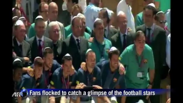 Barcelona players visit Wailing Wall in Jerusalem