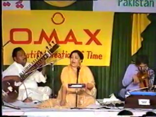 FARIDA KHANUM live - WO MUJH SE HOYE HUMKLAM