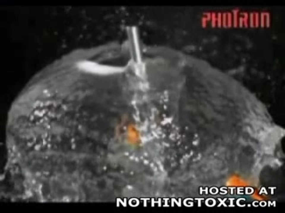 eclat dun balon rempli d eau