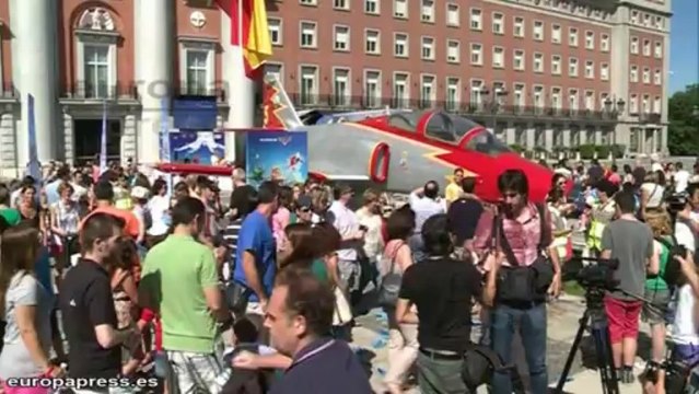 Aviones de papel por estreno de la última película de Disney