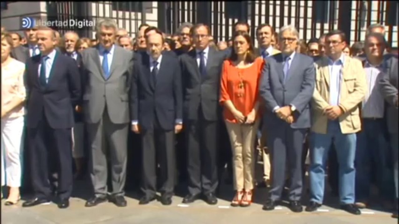 Minuto de silencio en el Congreso de los Diputados por la tragedia de Santiago