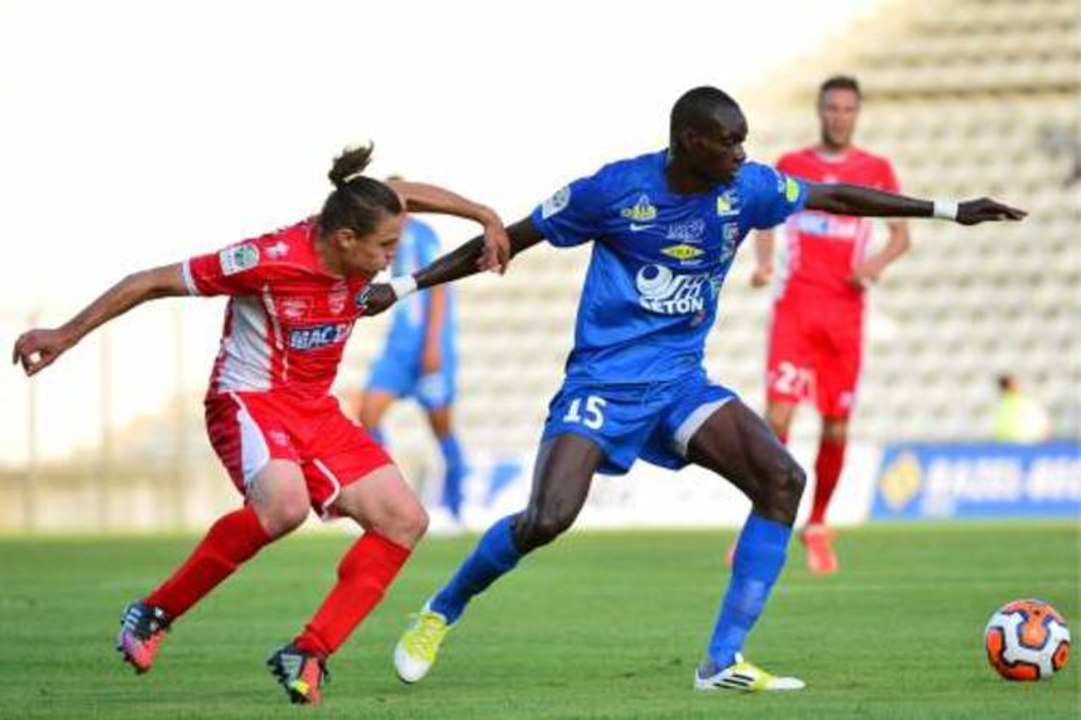 Nîmes Olympique (NIMES) - US Créteil (USCL) Le résumé du match (1ère journée) - 2013/2014