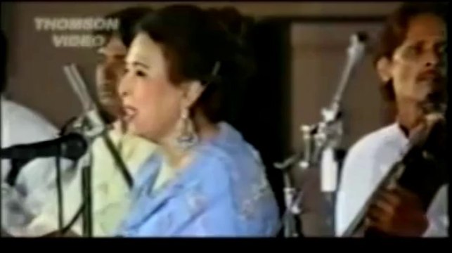 IQBAL BANO live - ULFAT KI NAI MANZIL KO CHALA