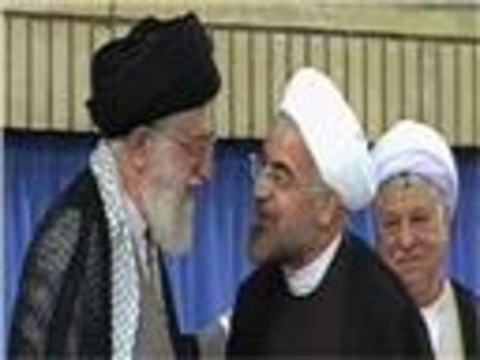 روحاني يؤدي اليمين الدستورية أمام المرشد