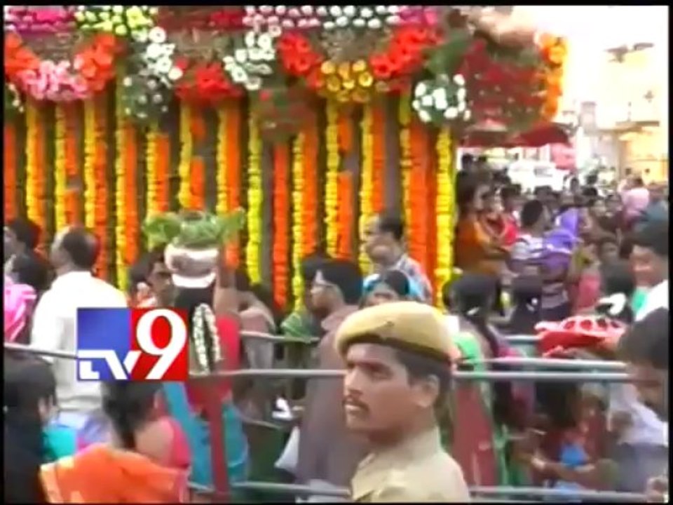 Bonalu festival starts at Lal Darwaja Mahankali temple