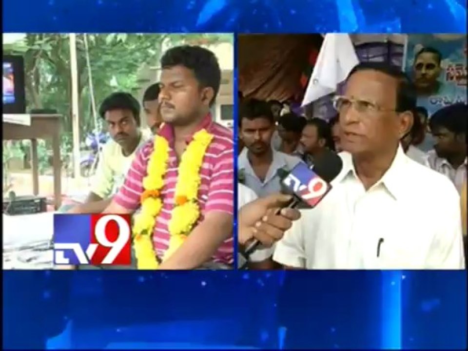 Gali Muddu Krishnama Naidu supports Samaikyandhra protest