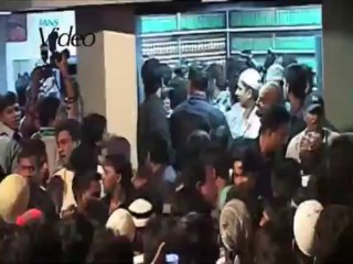 Imran mobbed by fans