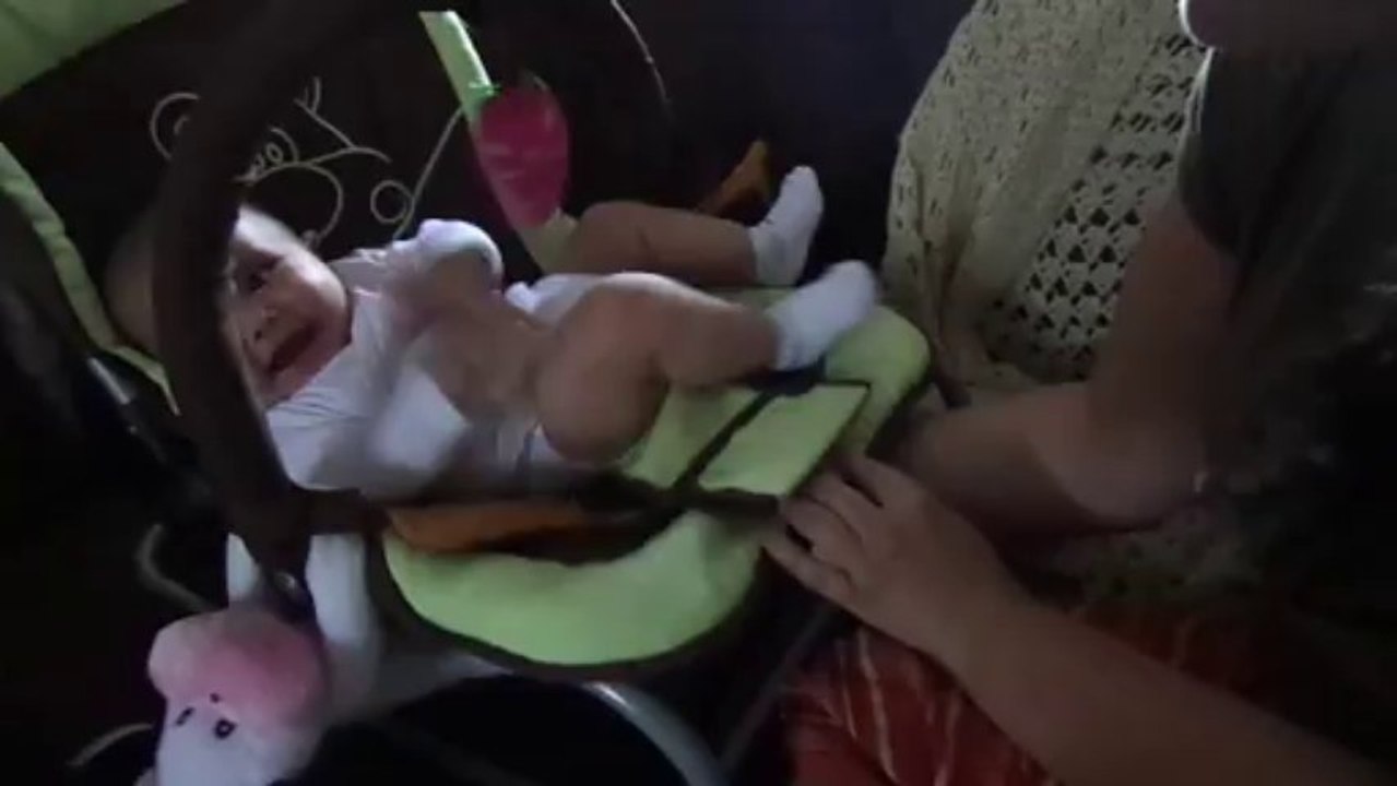 Manon joue avec maman le 26.07.13