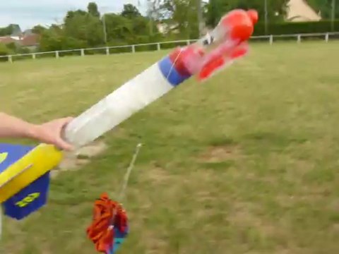 encore un décollage de fusée à eau - ADN2013 P1070390