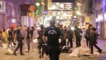 Polis Çöp Yığınına Saldırdı (İstiklal Caddesi)
