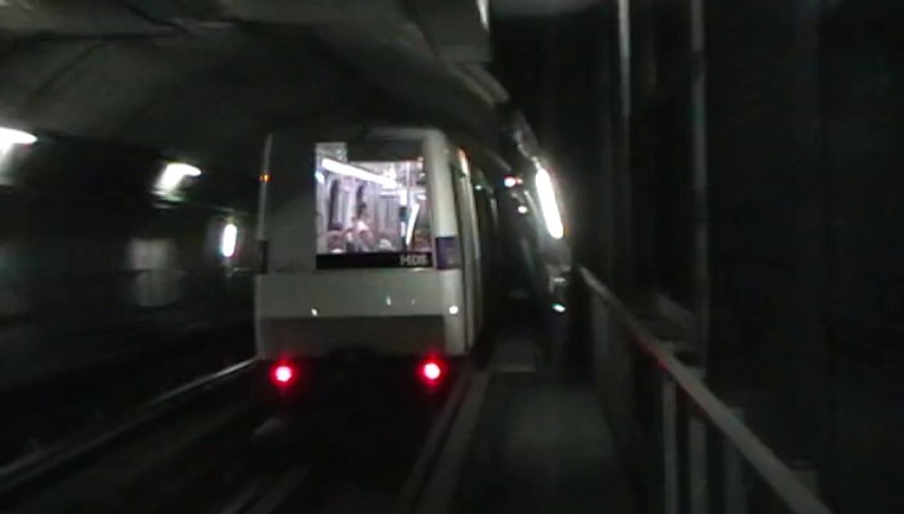 VAL206 rénové : Départ de la station Marengo SNCF sur la ligne A du métro de Toulouse