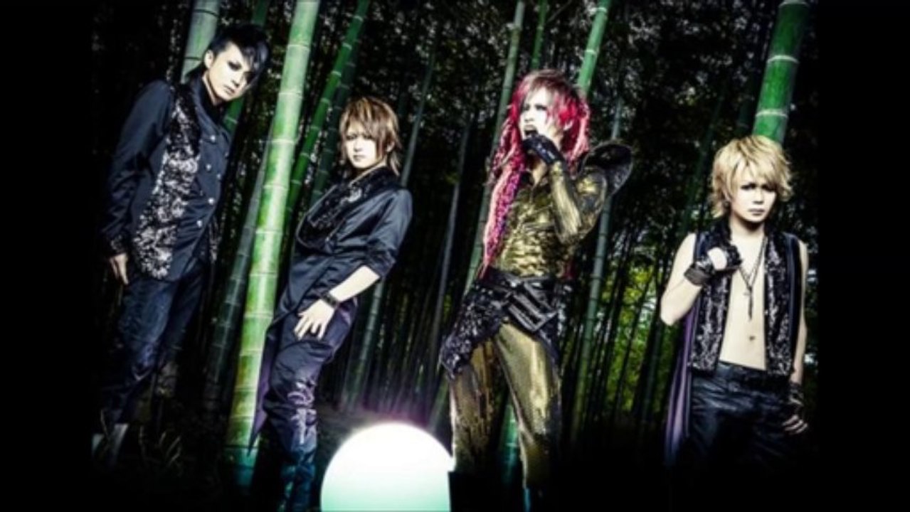 BORN - Iva