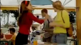 Malhação 2001: Nanda (Rafaela Mandelli) dá um tapa na cara de Valéria (Bianca Castanho)