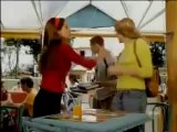 Malhação 2001: Nanda (Rafaela Mandelli) dá um tapa na cara de Valéria (Bianca Castanho)