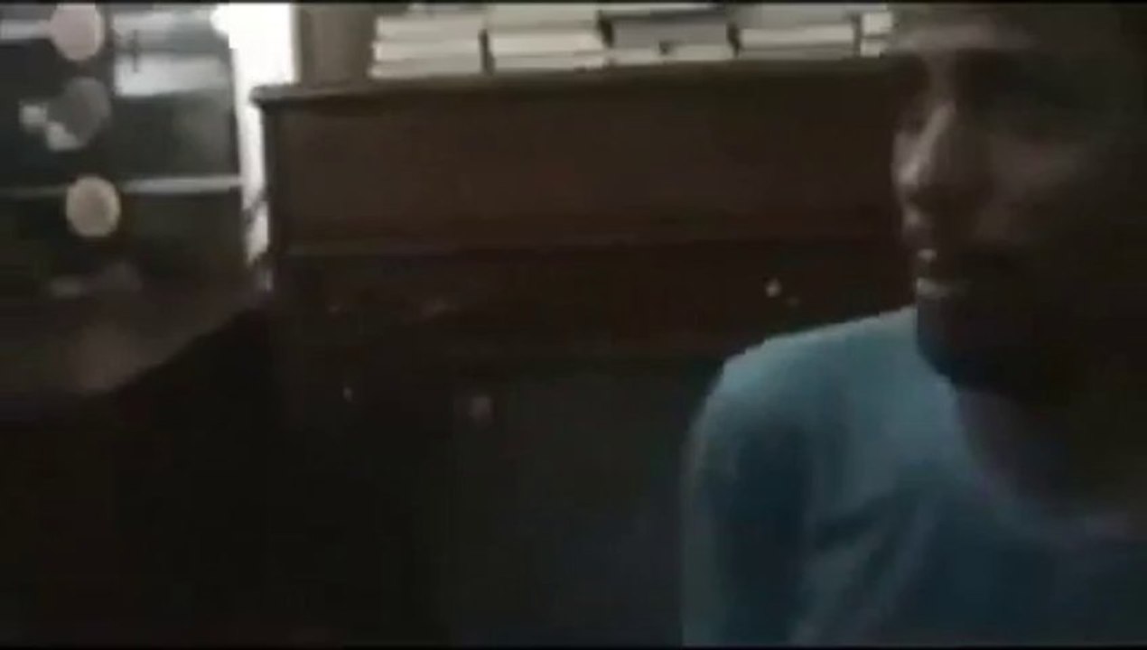 تعذيب بعض المتظاهرين في مسجد القائد ابراهيم علي يد الاخوان بالإسكندرية