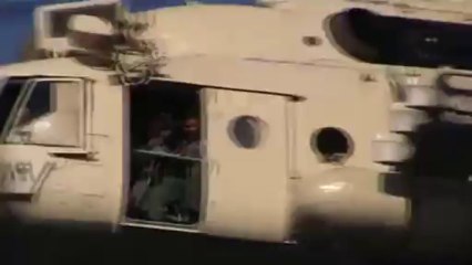 طائرات عسكرية تحلق فوق متظاهرى الدقهلية وتلقي عليهم علم مصر "